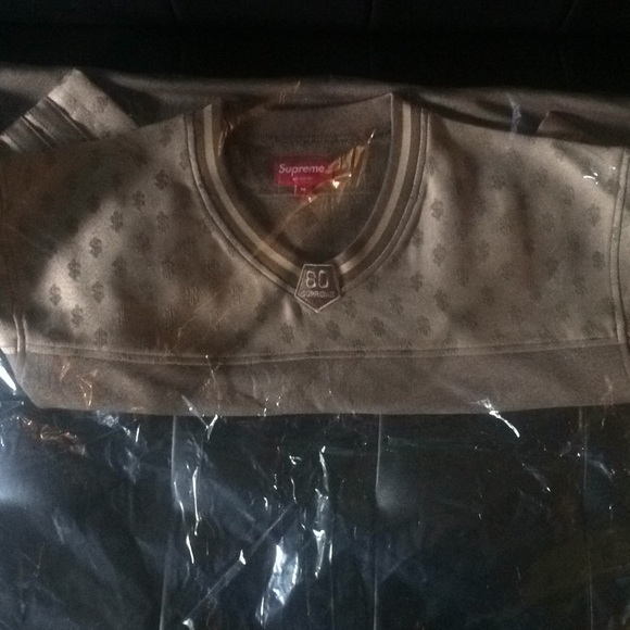 Authentic supreme monogram - Picture 2 of 8